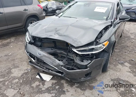 2019 Ford Fusion Hybrid Sel z USA, uszkodzony, nr VIN 3FA6P0MU0KR189552